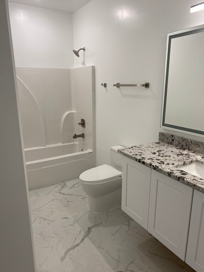 Building Photo - 133 Briarfield Ave