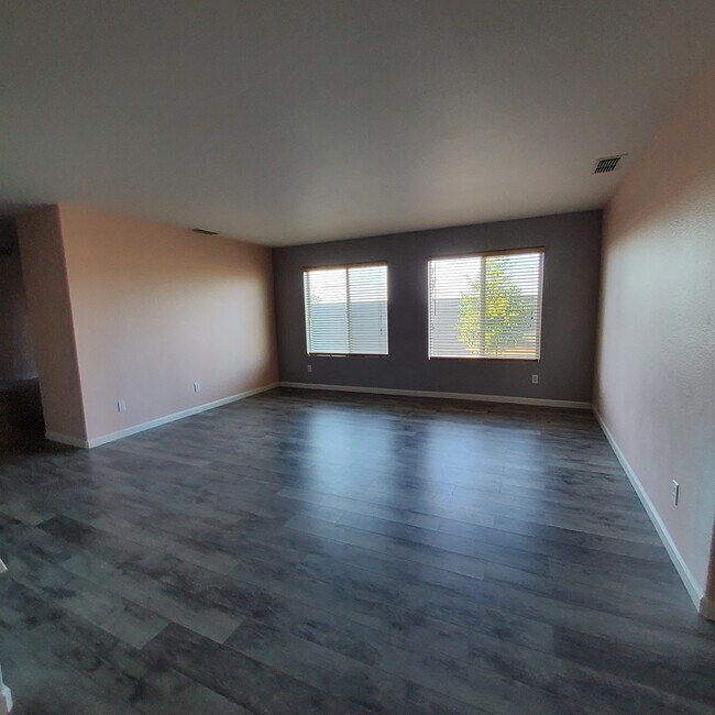 Building Photo - 1560 Maryclair Dr