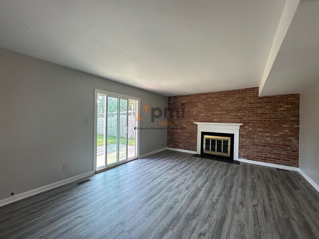 Building Photo - 1031 W 59th Pl
