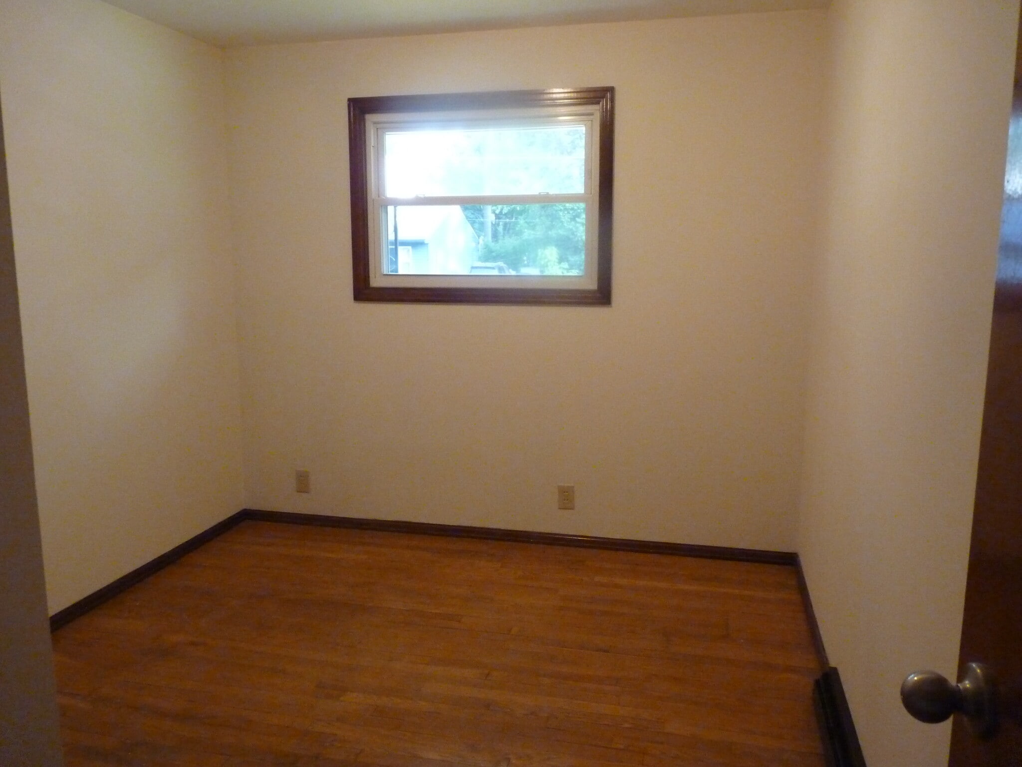 Building Photo - 156 Parkview Ave