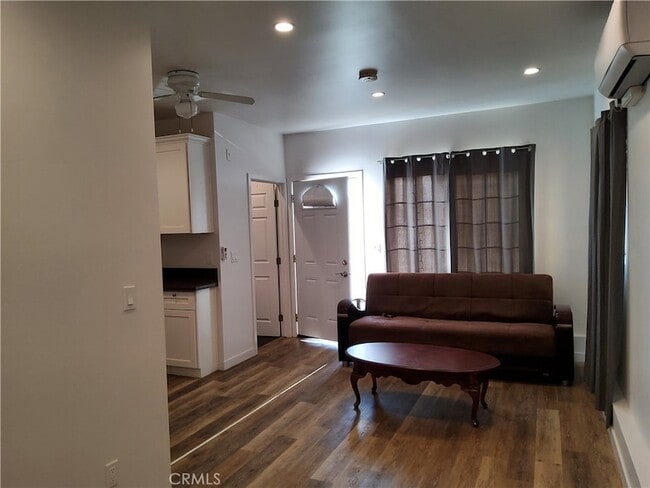 Primary Photo - 10710 Helendale Ave