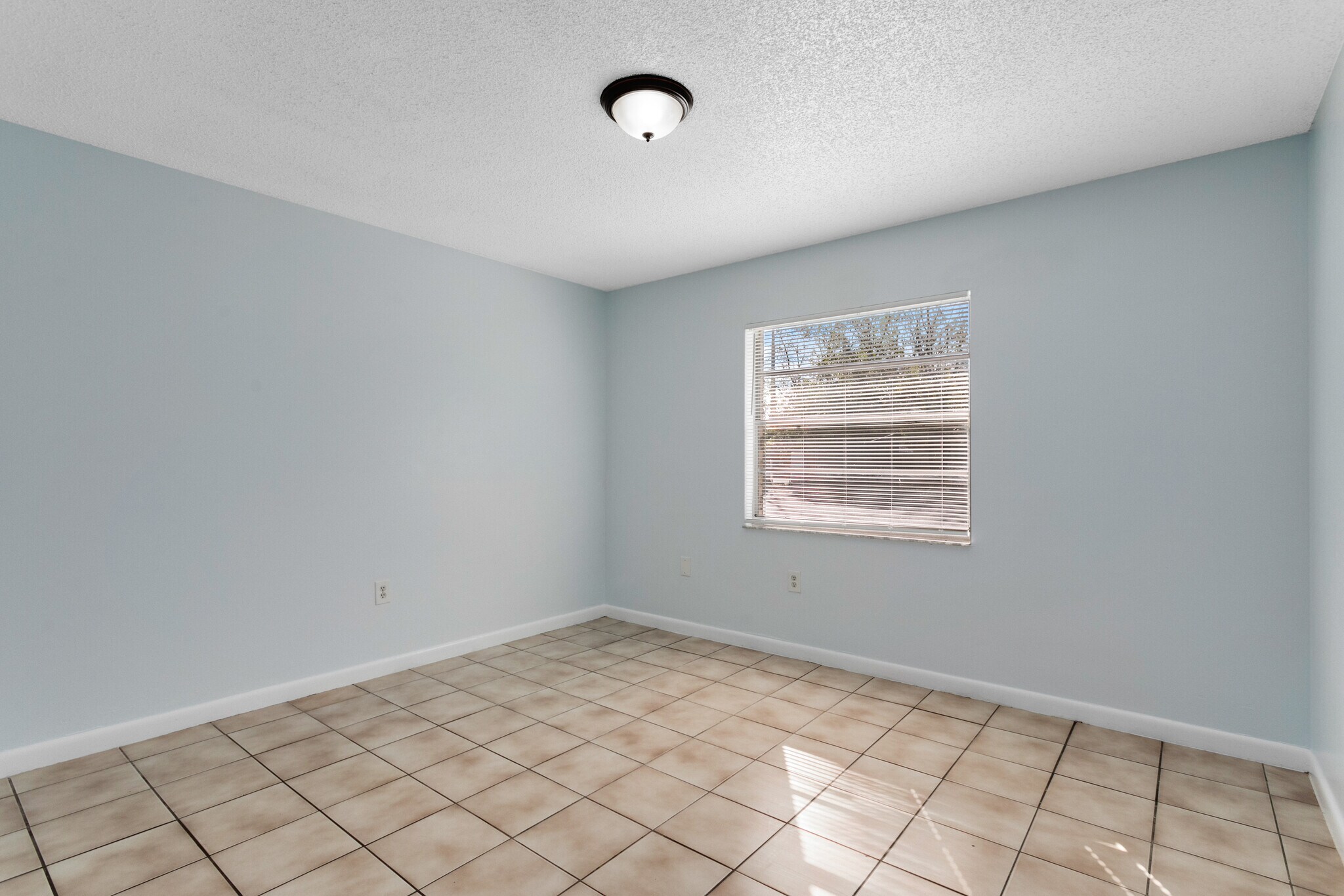 Building Photo - 3215 Pershing St