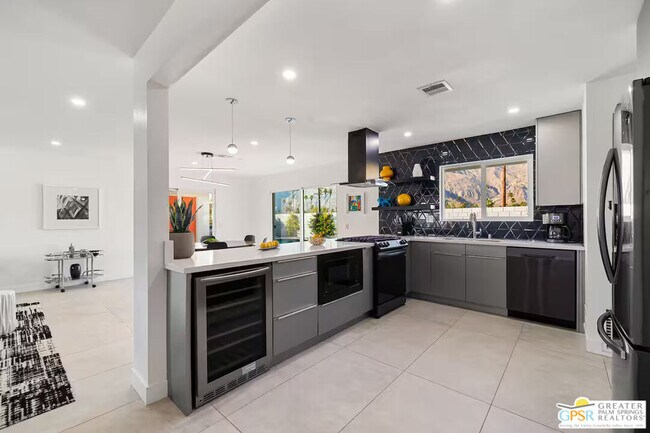 Building Photo - 945 N Buttonwillow Cir