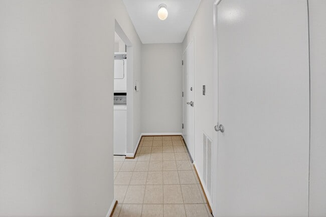 Building Photo - 3364 Hewitt Ave