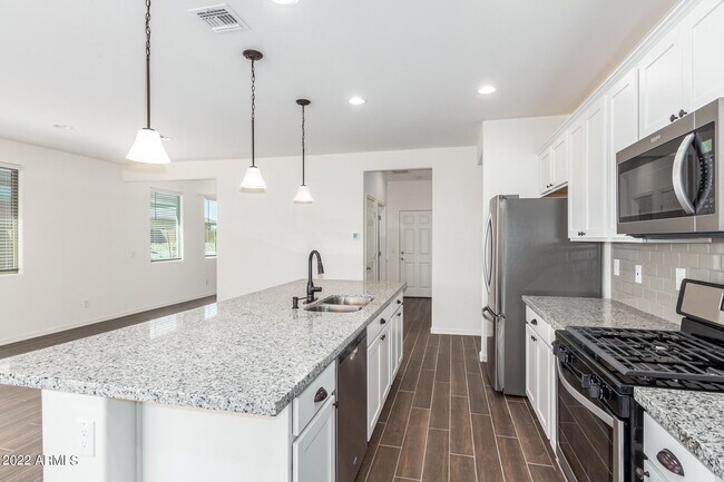 Building Photo - 8759 S 168th Dr