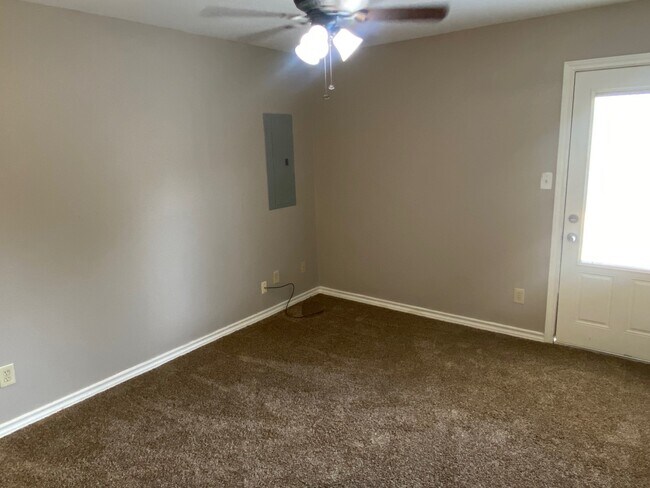 Building Photo - 3426 Parish Cir