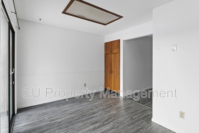 Building Photo - 1305 Christopher Cir