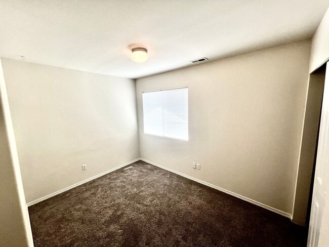 Building Photo - Spacious Condo Available Now!