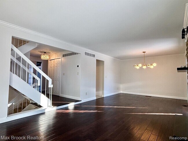 Building Photo - 5238 Brett Ct