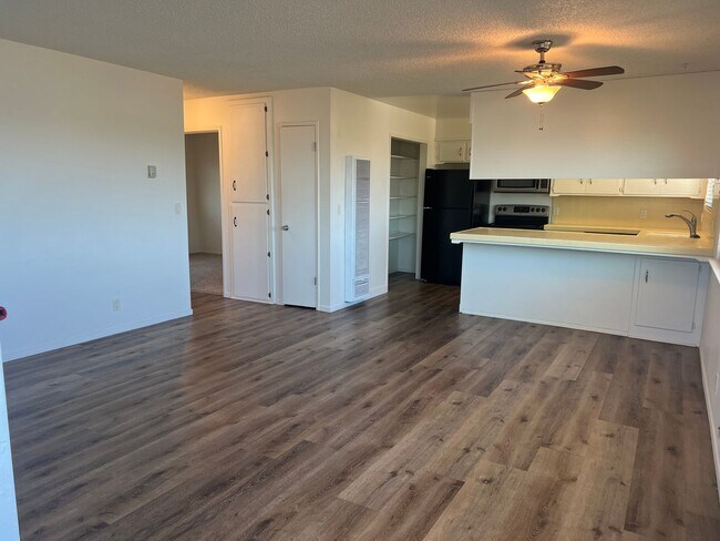 Building Photo - 2170 Seaview Ave