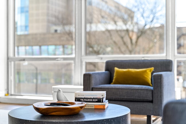 Building Photo - 340 W Diversey Pkwy