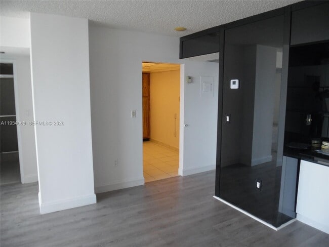 Building Photo - 20505 E Country Club Dr