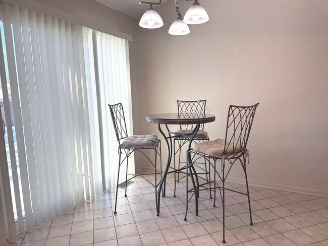 Building Photo - 6 Cimarron Ct