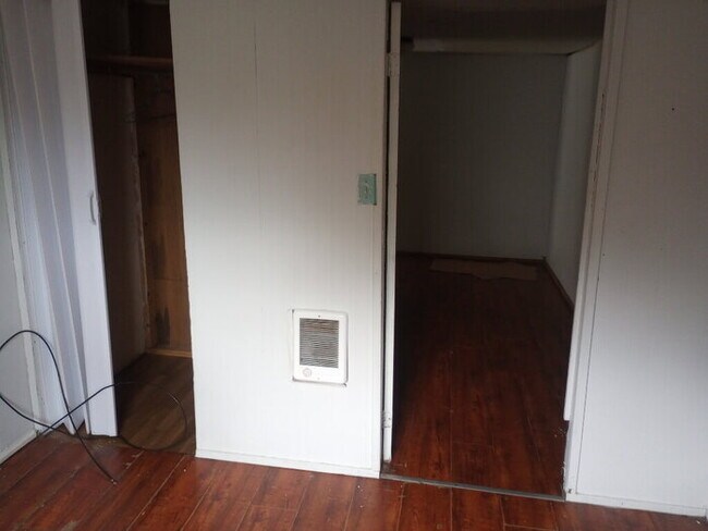 Building Photo - 2 Bedroom 1 Bathroom house in Laurens