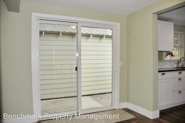 Building Photo - 3 br, 2 bath House - 1310 N. B Street