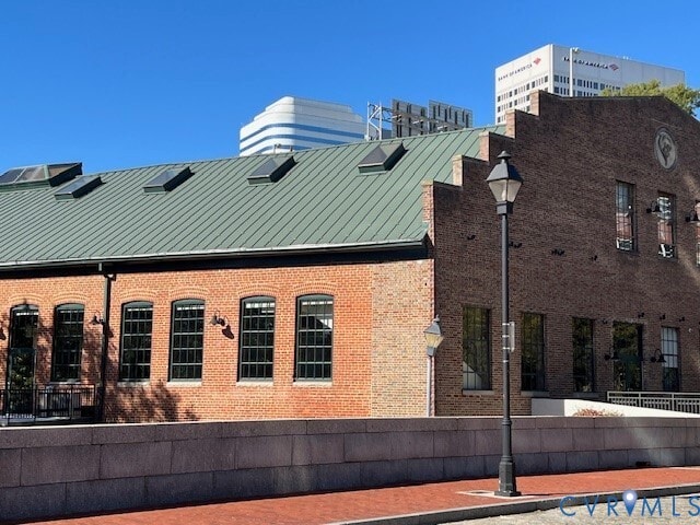 Building Photo - 301 Virginia St