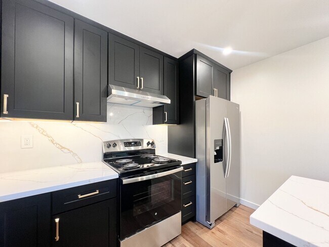 Building Photo - 174 Chelsea Ave