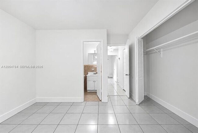 Building Photo - 3231 SW 25th St