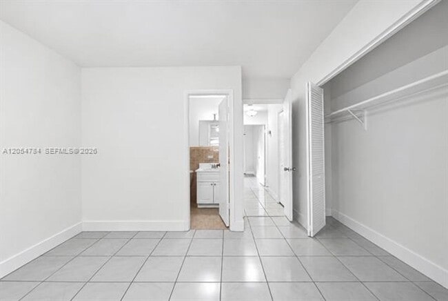 Building Photo - 3233 SW 25th St