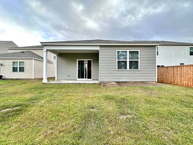 Building Photo - 3/2 home in Pine Hills in Cane Bay of Summerville!