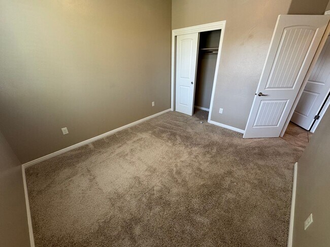 Building Photo - 1920 N Lakota Cir