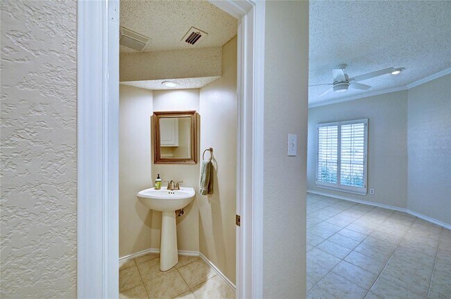 Building Photo - 921 Marine Dr