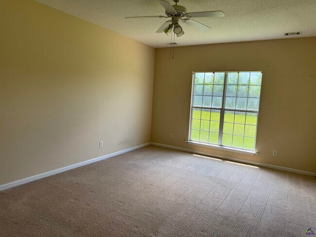 Building Photo - 106 Oldfield Ct