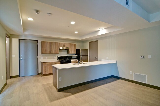 Building Photo - 10 North - 2 Bed / 2 Bath - Northshore, Ch...