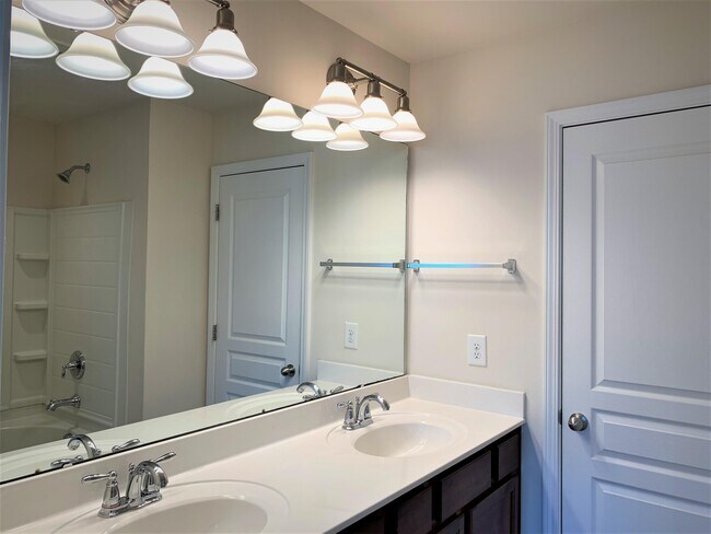 Building Photo - 1138 Kingston Grove Dr