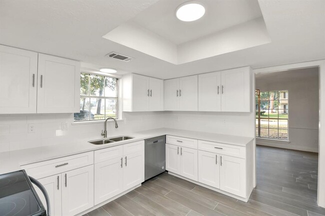 Building Photo - 3919 Fernglade Dr