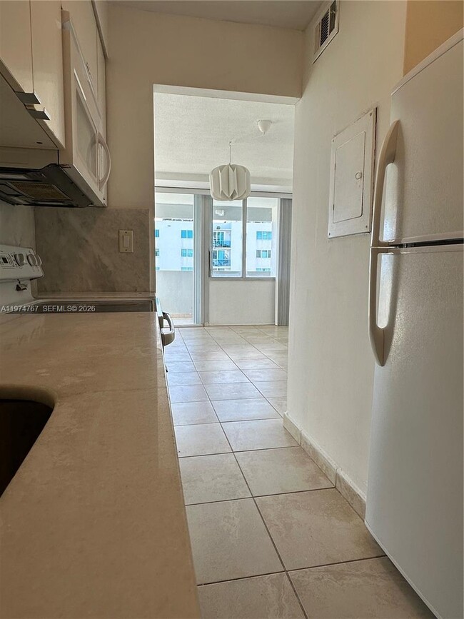 Building Photo - 7545 E Treasure Dr