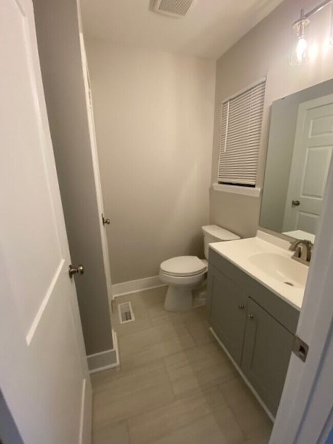 Building Photo - 575 Countrytown Dr