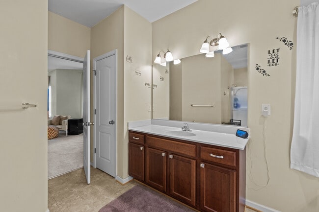 Building Photo - 2114 Redgate Dr