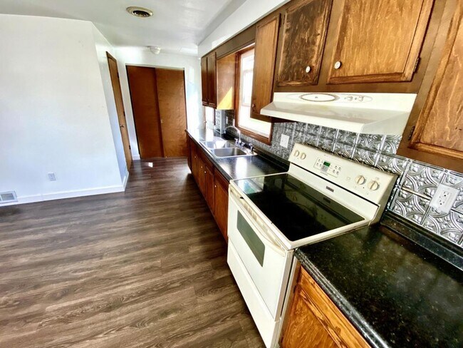 Building Photo - 507 North St.