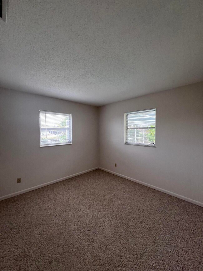 Building Photo - 350 Orion Ct
