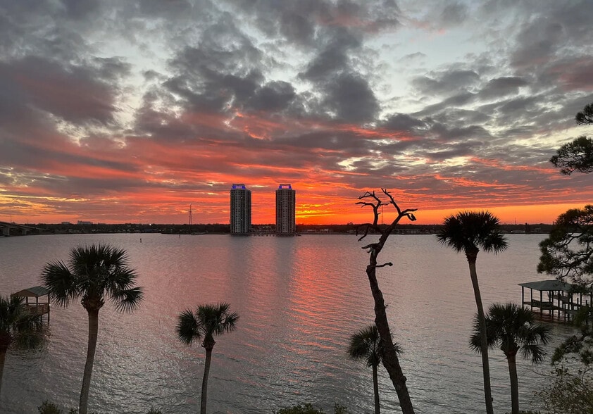 River sunset - 711 N Halifax Ave