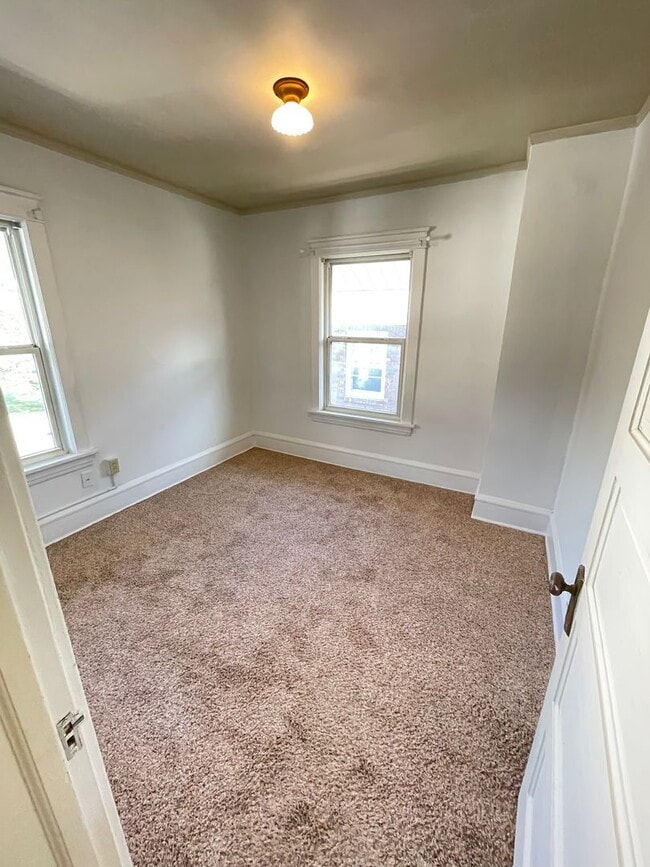 Building Photo - AVAILABLE NOW! 3 Bed/ 1 Bath Single Family...