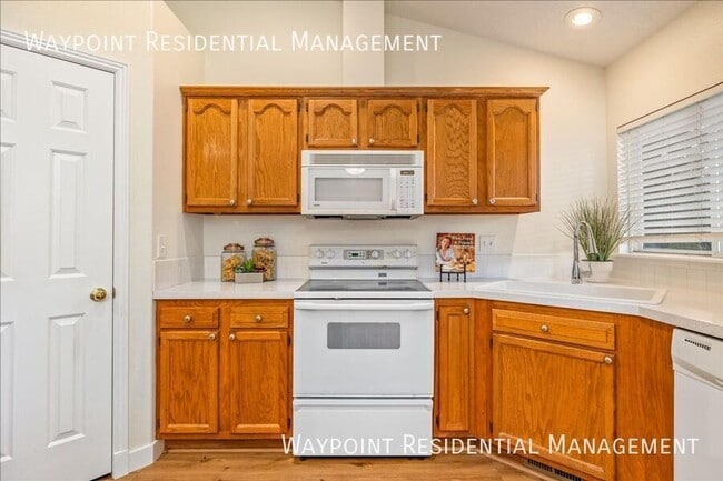 Building Photo - 1095 N Marsh Hawk Pl