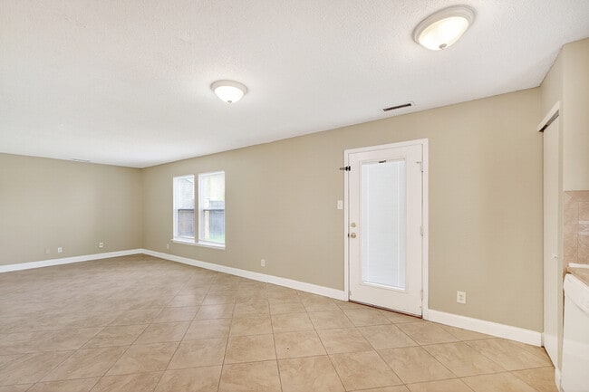 Building Photo - 2030 Orchid Bloom Ln