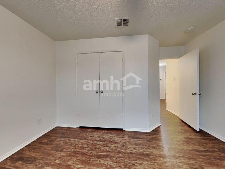 Building Photo - 4105 Hunters Creek Dr