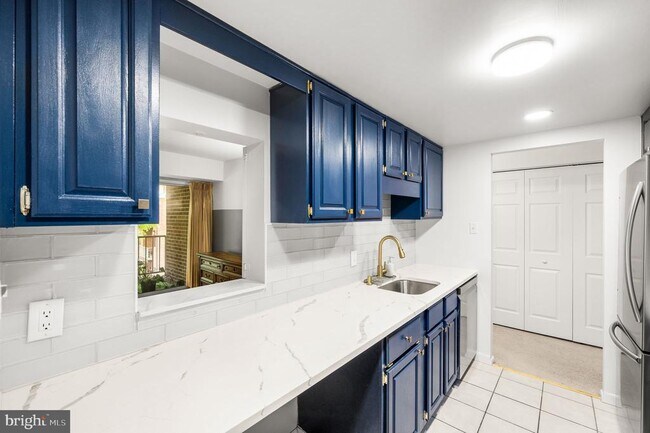 Building Photo - 288 Drummers Ln