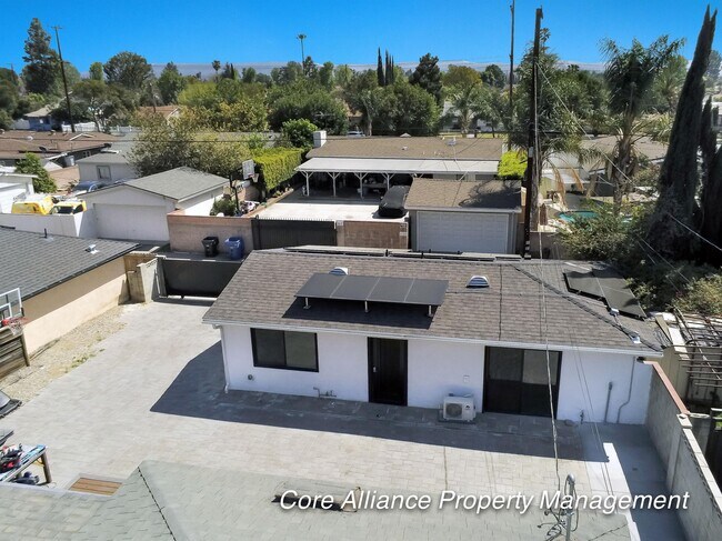 Building Photo - 20422 Schoenborn St