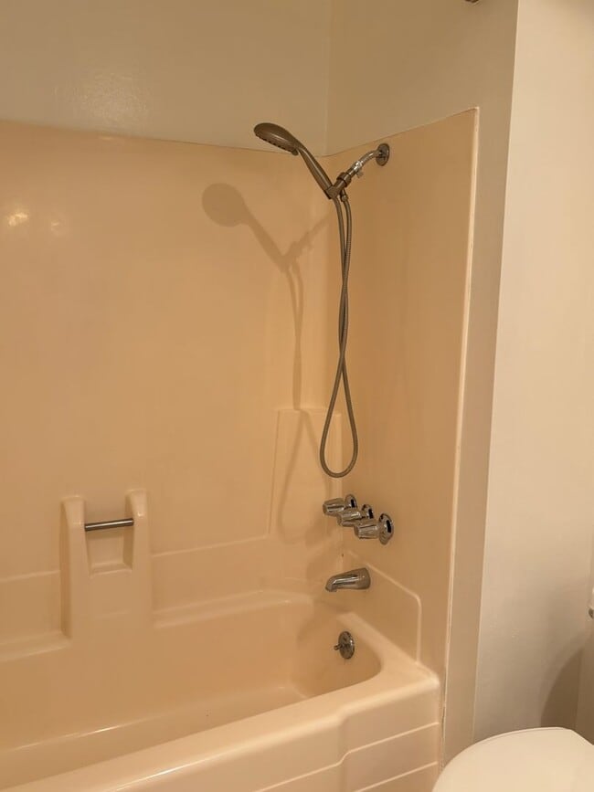 Building Photo - Gorgeous condo with Amazing Views!