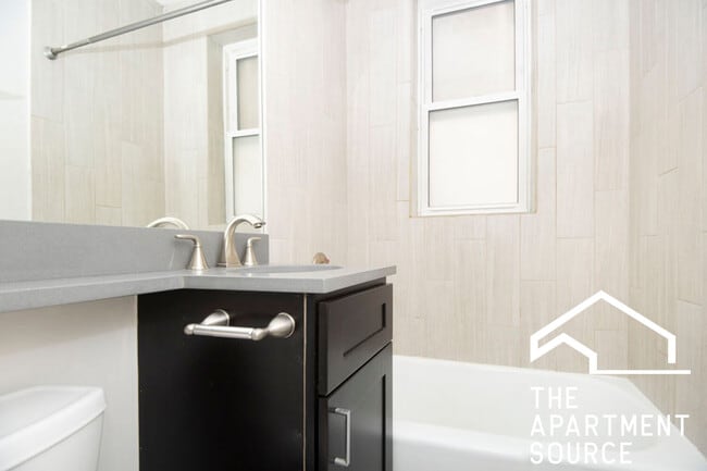 Building Photo - 511 W Belmont Ave