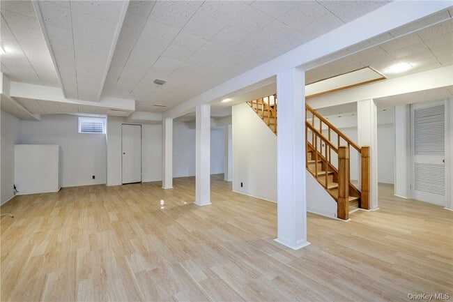 Building Photo - 6 Club Way