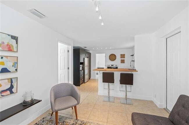 Building Photo - 710 NE 87th St