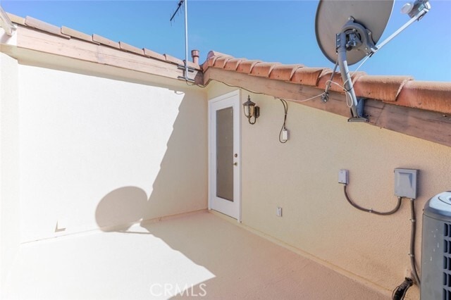 Building Photo - 711 E Angeleno Ave