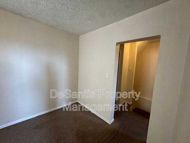 Building Photo - 215 Spencer Ave