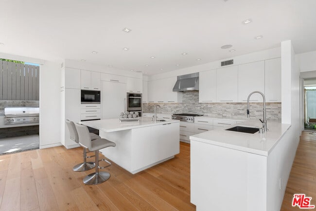 Building Photo - 3642 Beverly Ridge Dr
