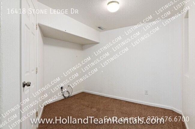 Building Photo - 16418 Stone Ledge Dr